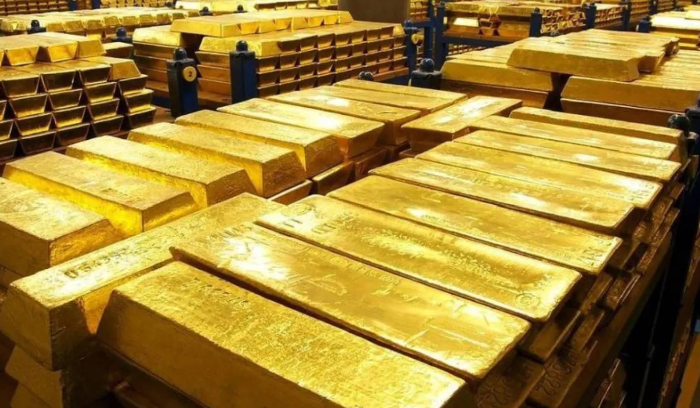 اللبنانيون يقبلون على الذهب... خوفاً من الدولار؟<br />
2 مليار $ مدخراتنا من الذهب سنوياً ... وهذا مصير الفضة
