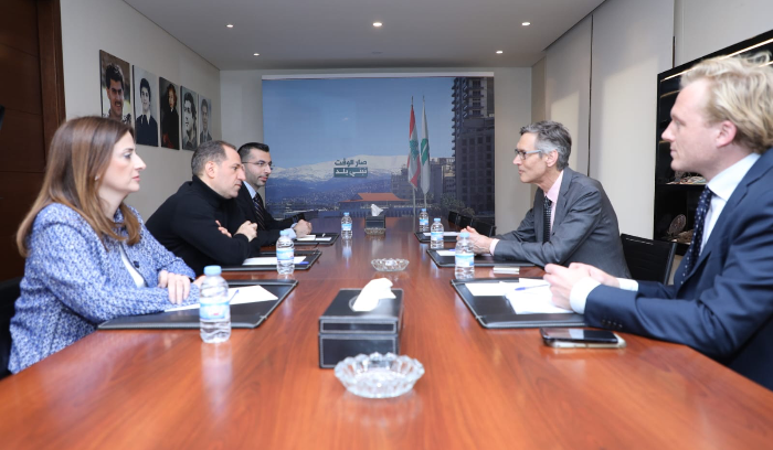 الجميل يستقبل السفير الهولندي ويؤكد ضرورة استعادة سيادة الدولة اللبنانية